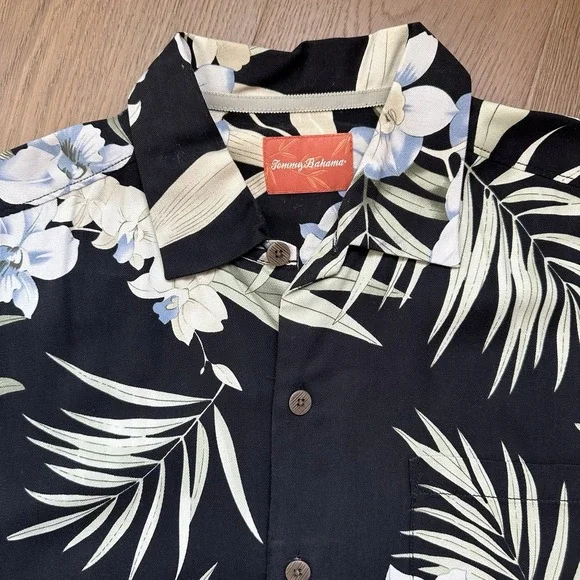 Tommy Bahama Men's 100% Silk Short Sleeve Camp Shirt Black Floral Medium - Picture 2 of 8